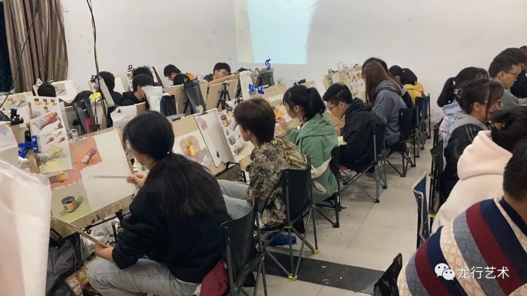 重慶美術(shù)集訓(xùn)畫室為你分析：藝術(shù)生為什么要參加?？?？