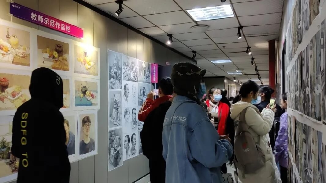 熱烈歡迎四川省藝術生前來龍行藝術考察參觀！