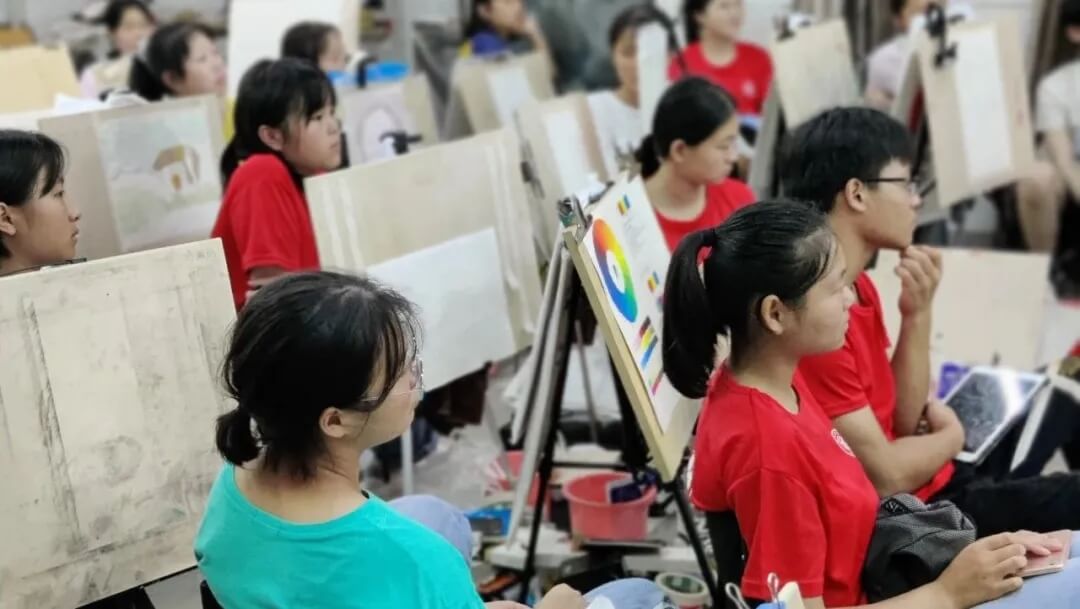 重慶美術(shù)集訓(xùn)畫室為你分析：藝術(shù)生為什么要參加校考？
