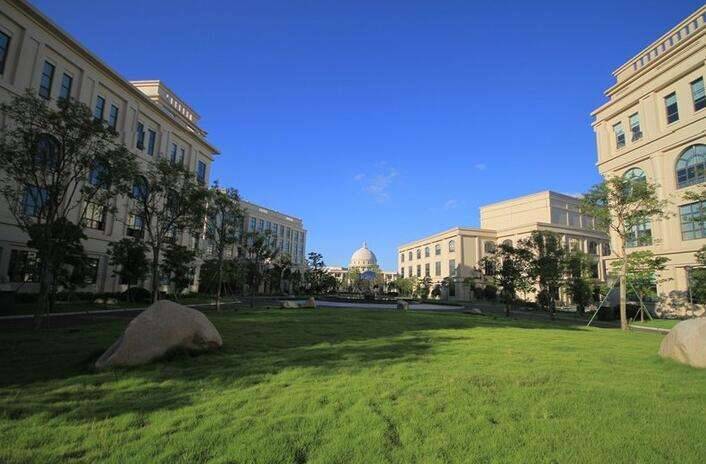為什么重慶美術培訓畫室美術生，一定要優先考慮藝術類院校？