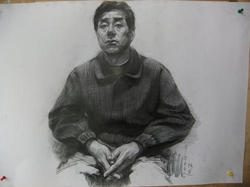 重慶美術(shù)集訓(xùn)畫(huà)室：美術(shù)生知道素描半身像帶手，如何才能拿高分？