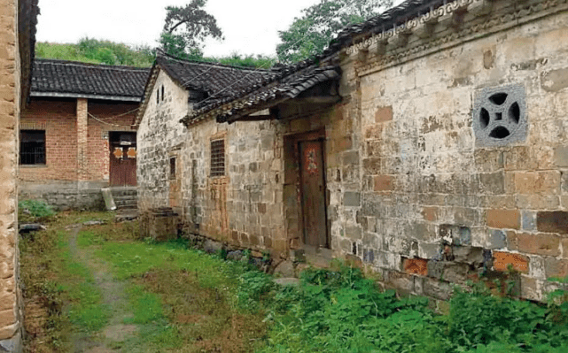 重慶美術(shù)培訓(xùn)畫室：【風(fēng)景速寫】如何根據(jù)實際場景來決定繪畫風(fēng)格？